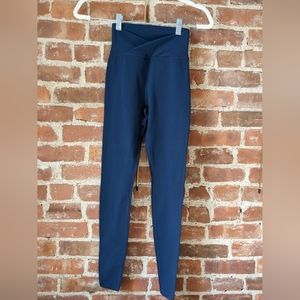 ALPHALETE Navy Leggings with crossed front - XS